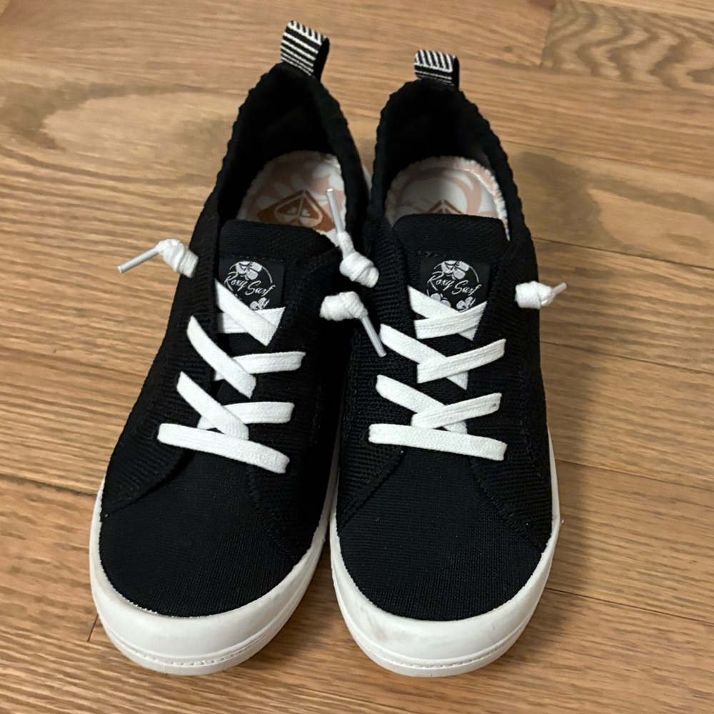 Roxy knit Bayshore slip on sneakers size 8